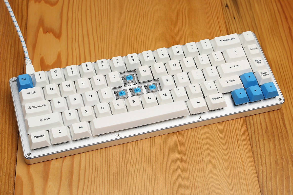 WhiteFox Mechanical Keyboard by Matteo Spinelli